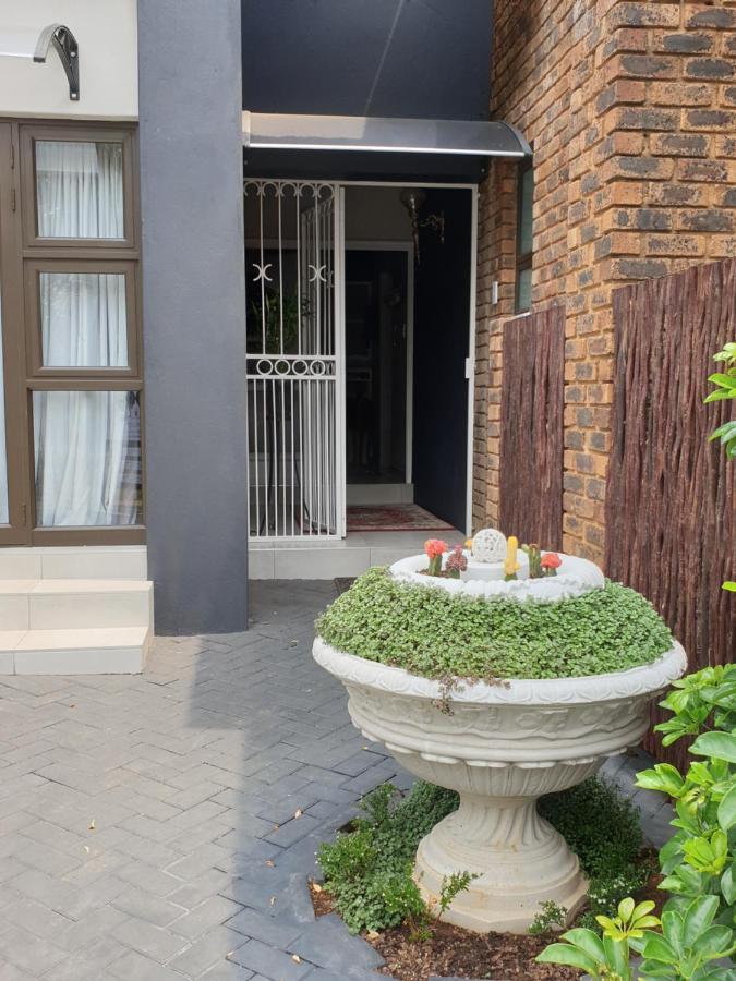 House Mulberry Guesthouse Pretoria Luaran gambar